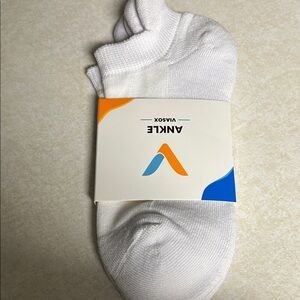 VISOX White Ankle Socks for Women. S/M. New in package.